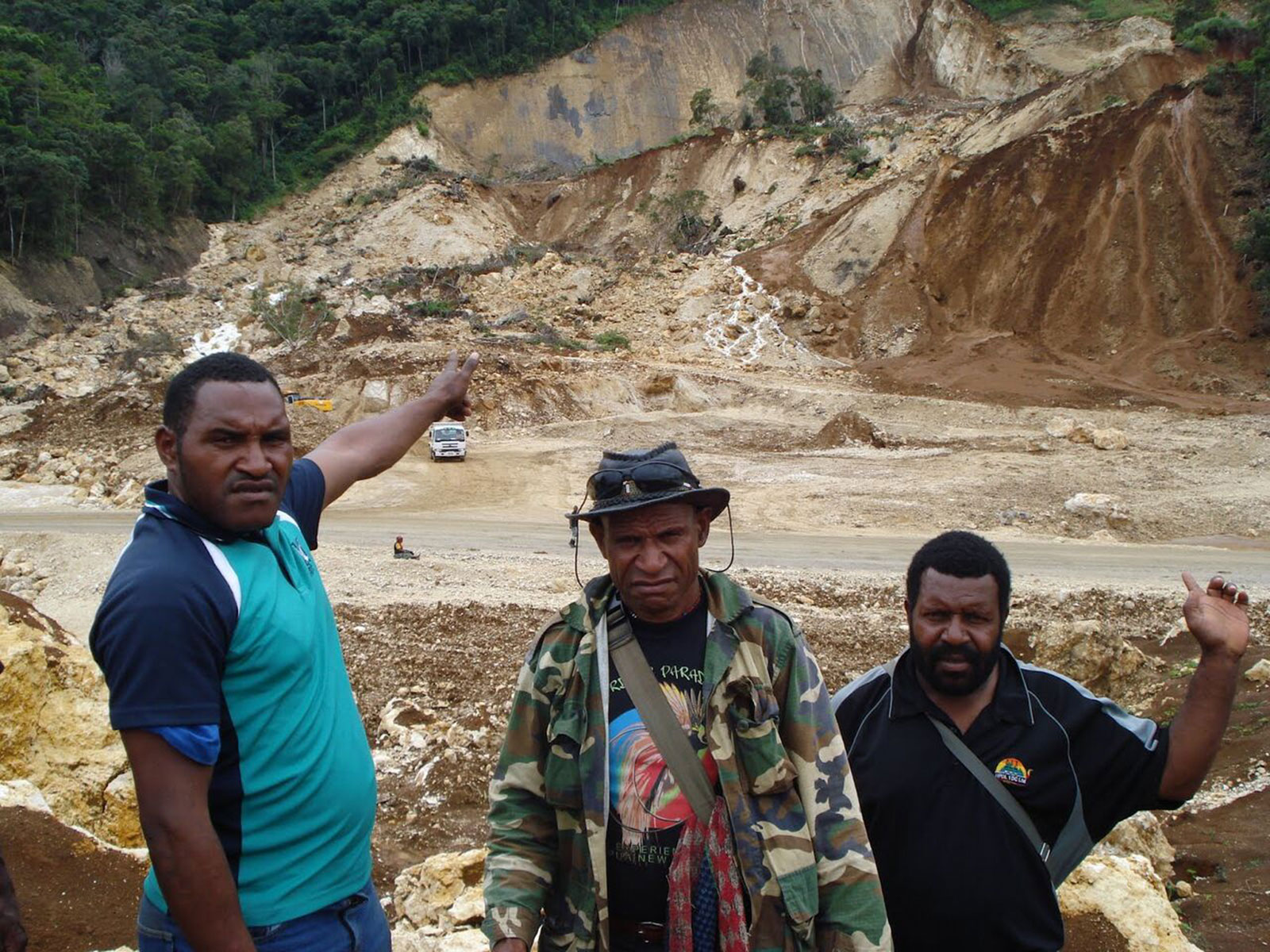 Tumbi landslide near Exxon-Mobil gas operations © LNGWatch/PNGblogspot.com