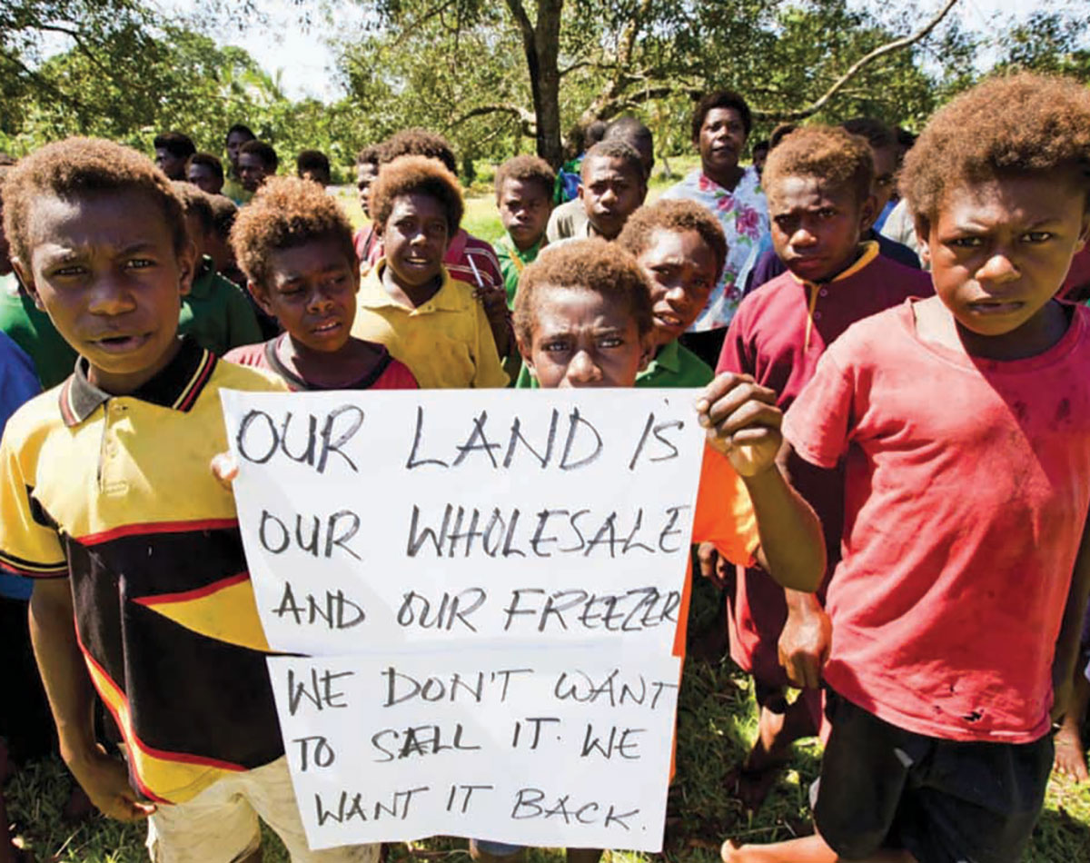 Children in Papua New Guinea standing up for their land rights © Paul Hilton / Greenpeace